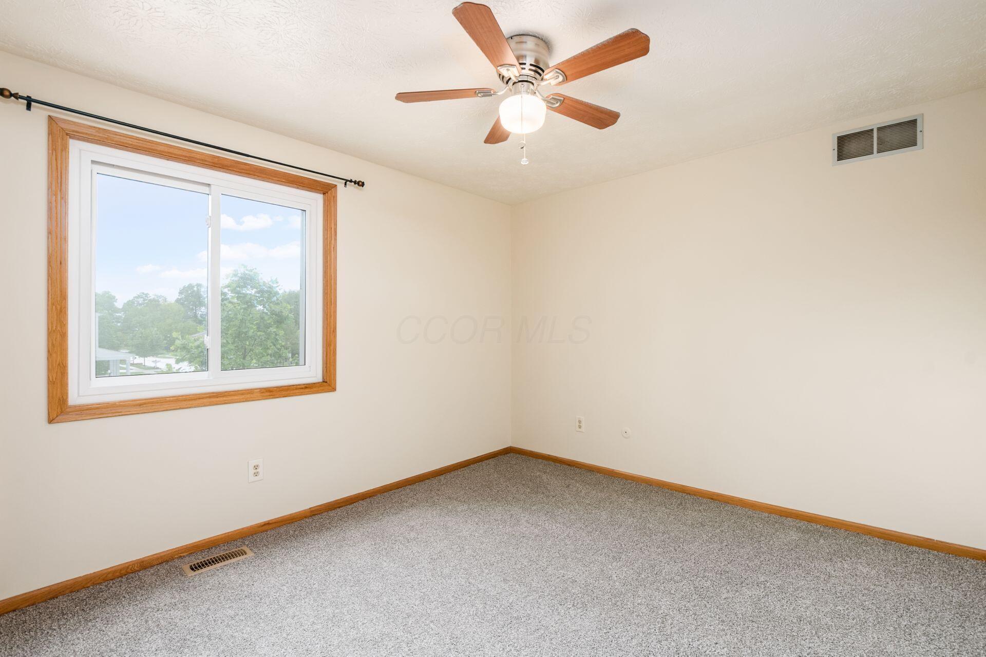 2060 Steffi Drive, Hilliard, Ohio image 23