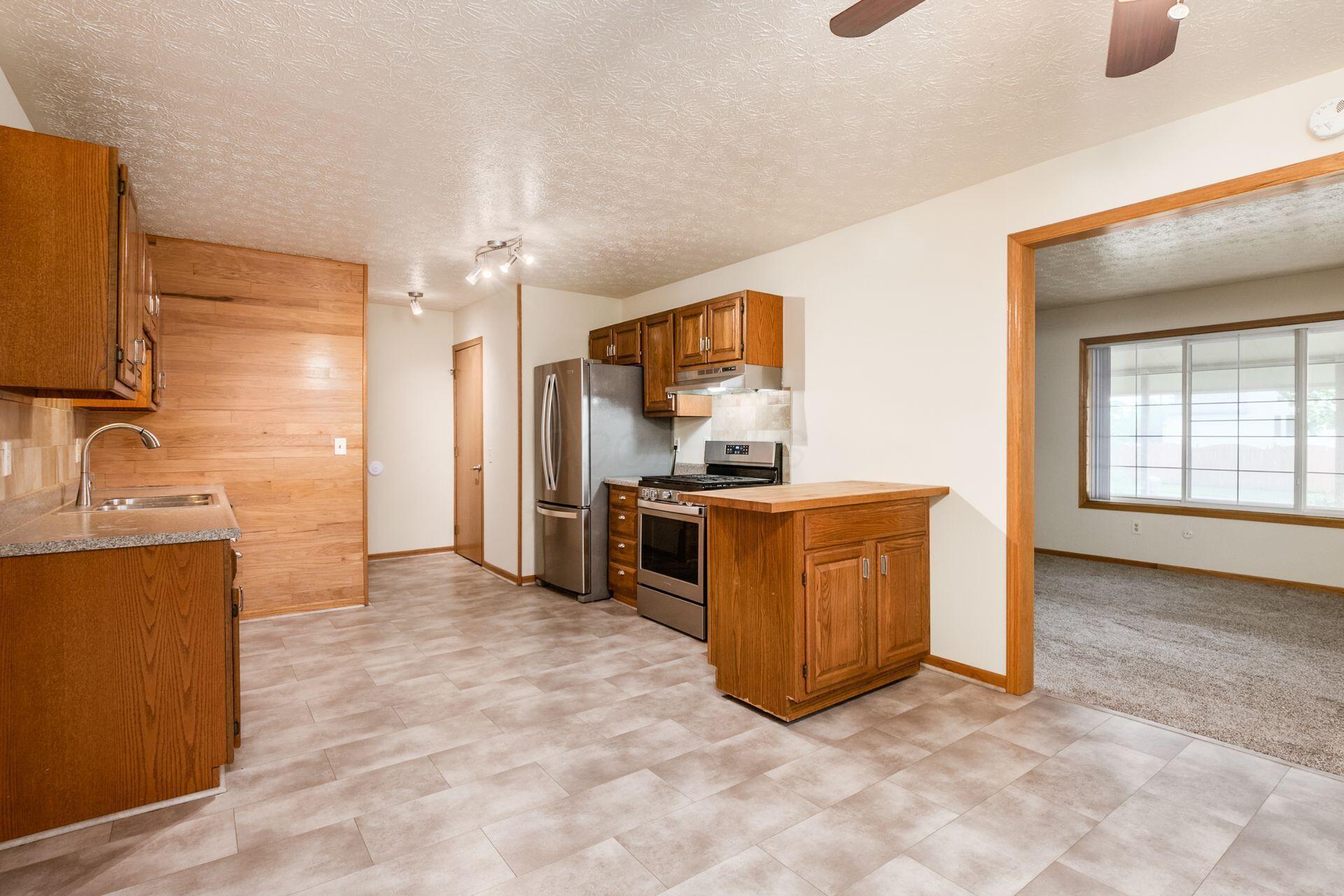 2060 Steffi Drive, Hilliard, Ohio image 12