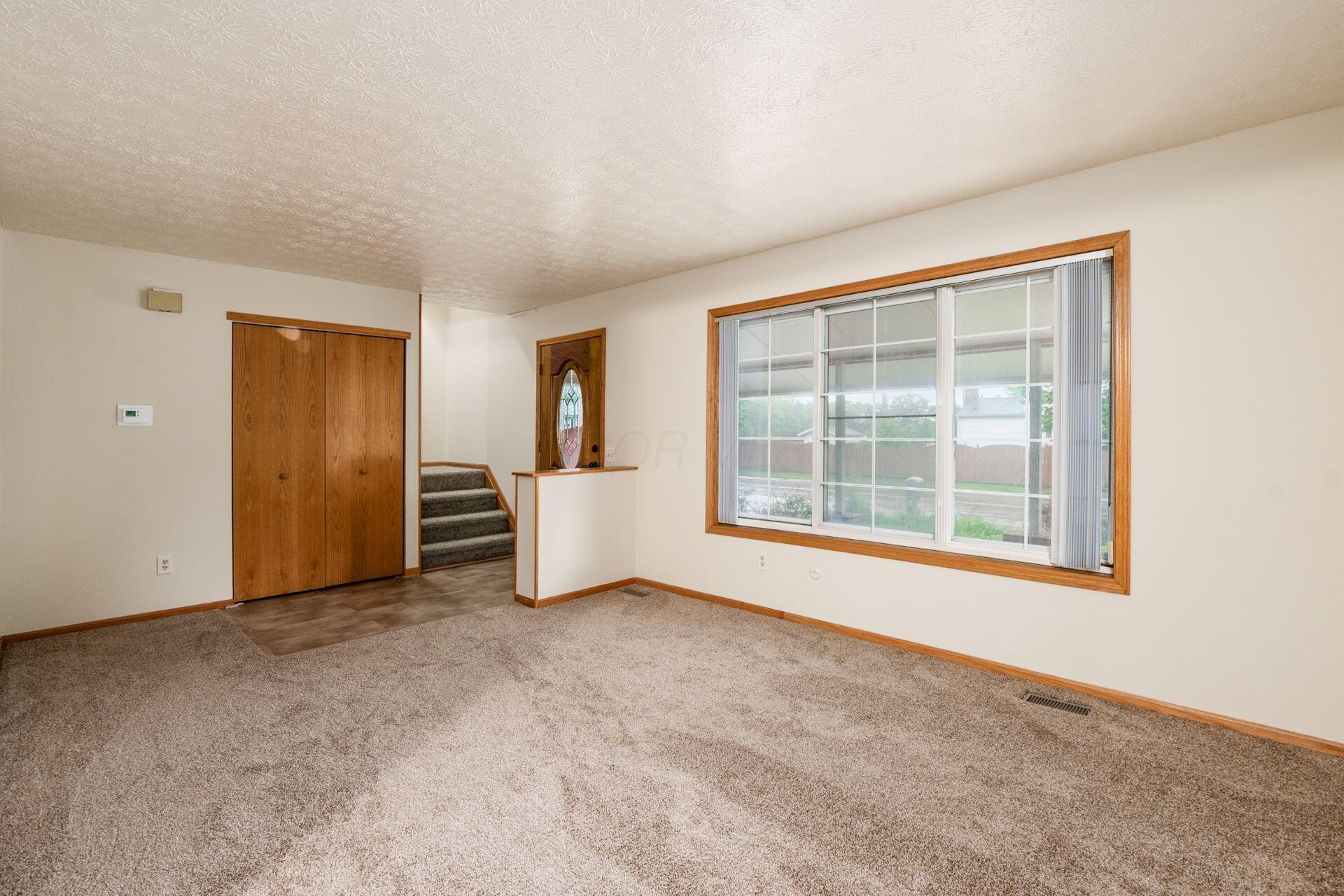 2060 Steffi Drive, Hilliard, Ohio image 8