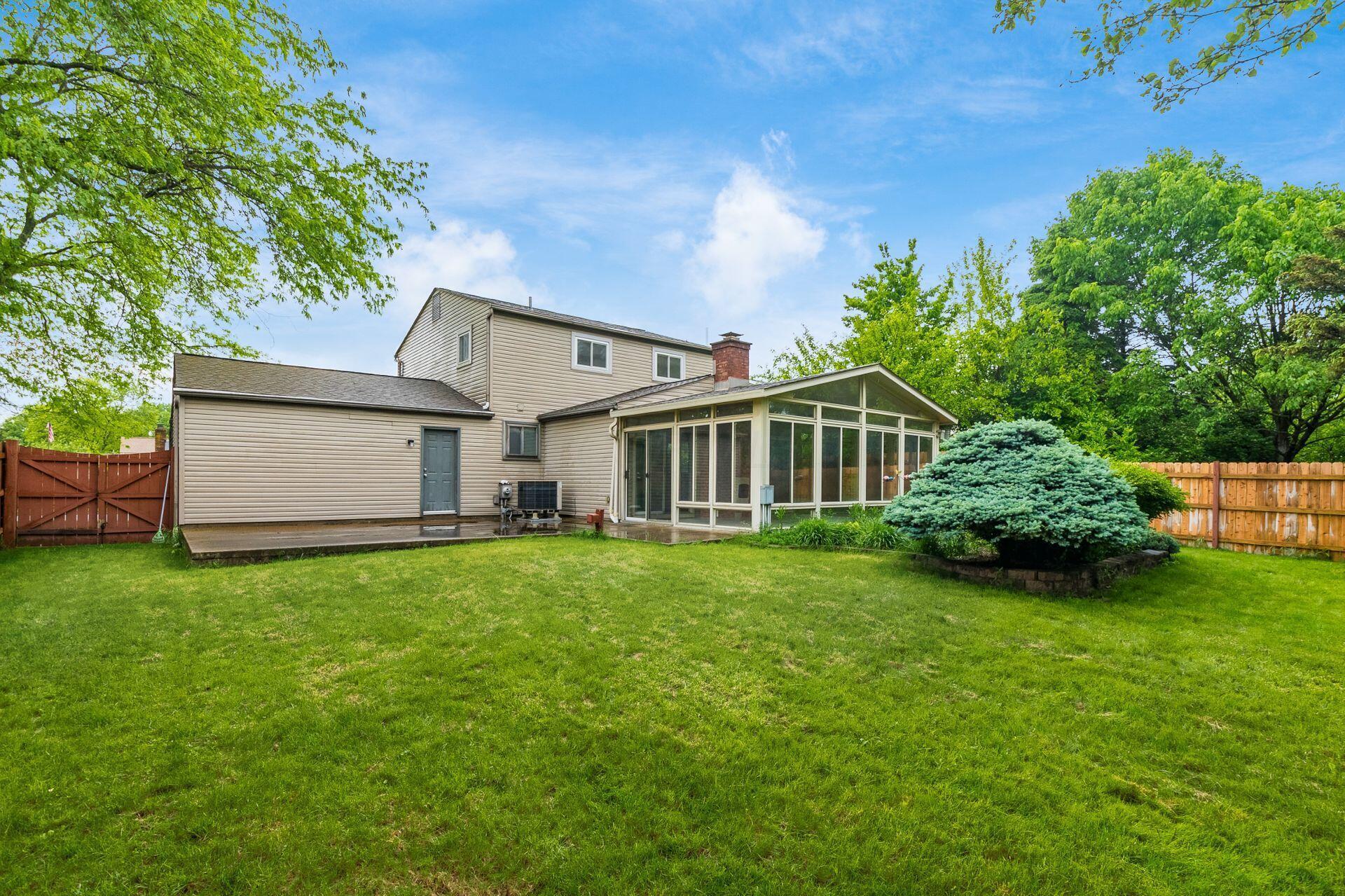 2060 Steffi Drive, Hilliard, Ohio image 2