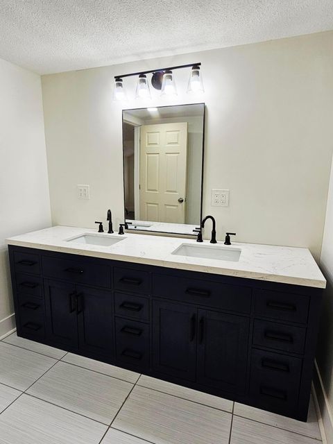 Tiny photo for 339 W Oak Street, Washington Court House, OH 43160 (MLS # 226015033)