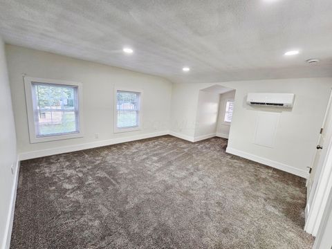 Tiny photo for 339 W Oak Street, Washington Court House, OH 43160 (MLS # 226015033)