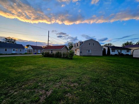 Tiny photo for 339 W Oak Street, Washington Court House, OH 43160 (MLS # 226015033)