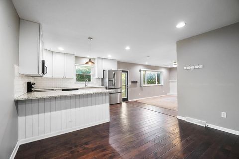 Tiny photo for 2058 Northcliff Drive, Columbus, OH 43229 (MLS # 225041784)