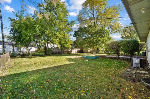 Tiny photo for 2058 Northcliff Drive, Columbus, OH 43229 (MLS # 225041784)