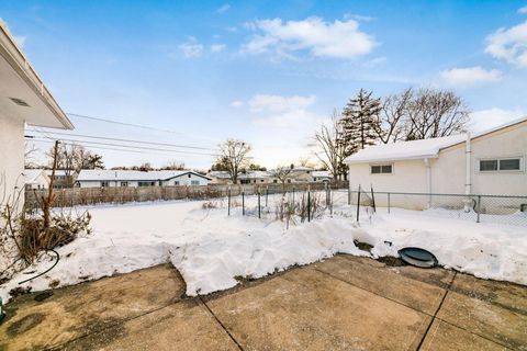 Tiny photo for 955 Amberly Place, Columbus, OH 43220 (MLS # 226002896)
