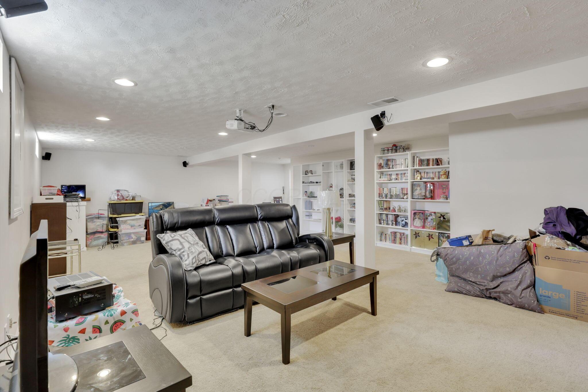 9689 New California Drive, Plain City, Ohio image 37