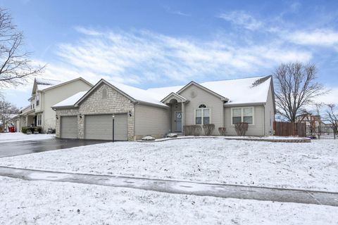 Photo of 2048 Mayflower Circle, Grove City, OH 43123 (MLS # 226006244)