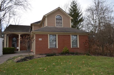 Photo of 6885 Ravine Circle, Worthington, OH 43085 (MLS # 226000767)