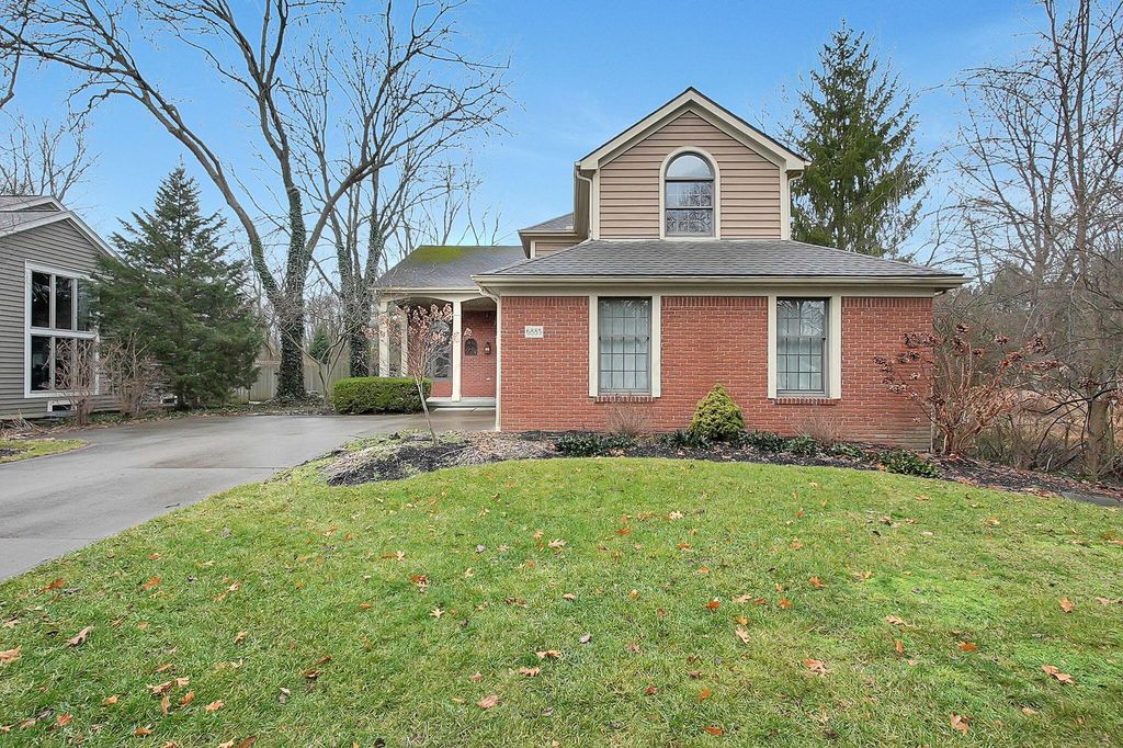 Photo of 6885 Ravine Circle, Worthington, OH 43085 (MLS # 226000767)