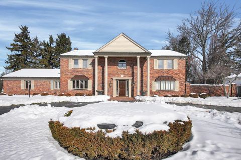 Photo of 2626 Chartwell Road, Columbus, OH 43220 (MLS # 226005222)