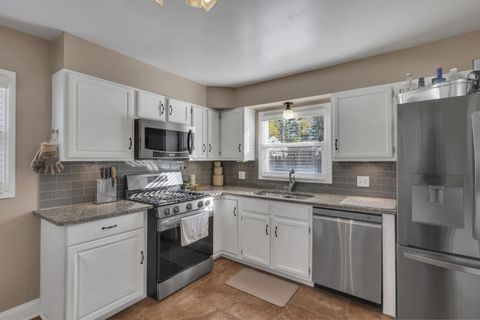 Tiny photo for 2666 Shrewsbury Road, Columbus, OH 43221 (MLS # 225040980)