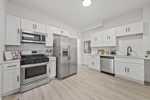 Photo of 550 W Town Street, Columbus, OH 43215 (MLS # 226008804)