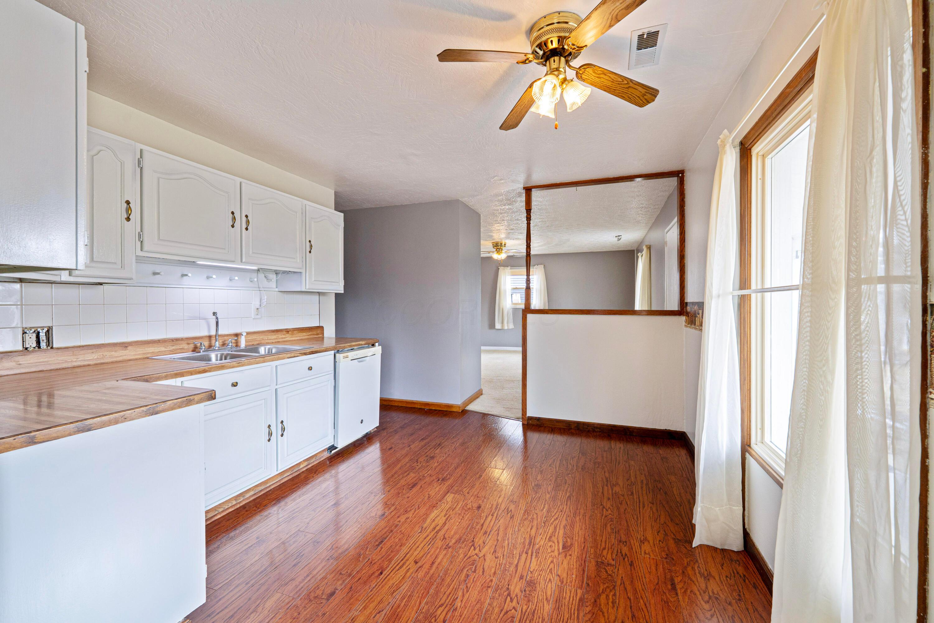 100 Valleyview Drive, Johnstown, Ohio image 7
