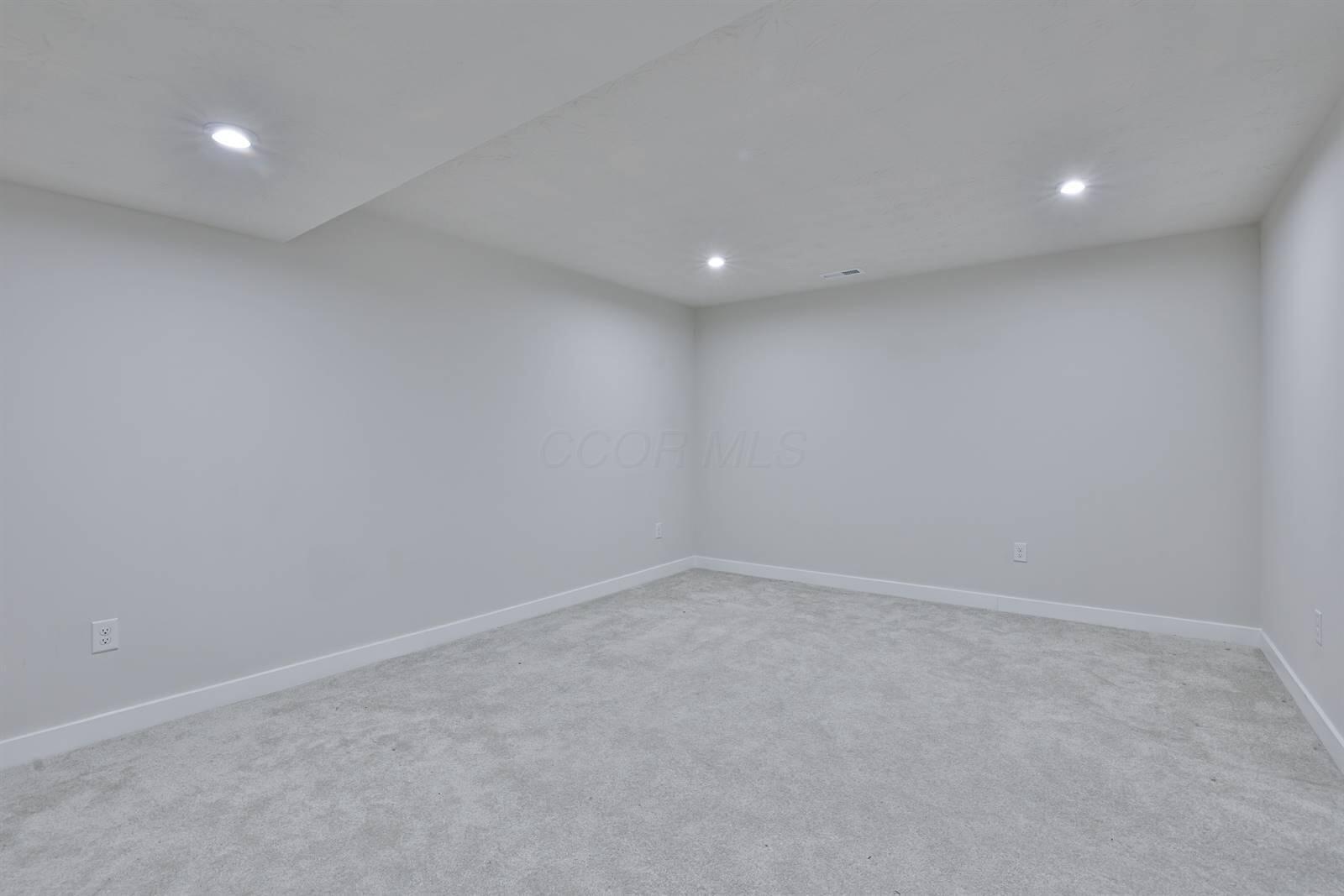 437 Sydney Drive, Tipp City, Ohio image 30