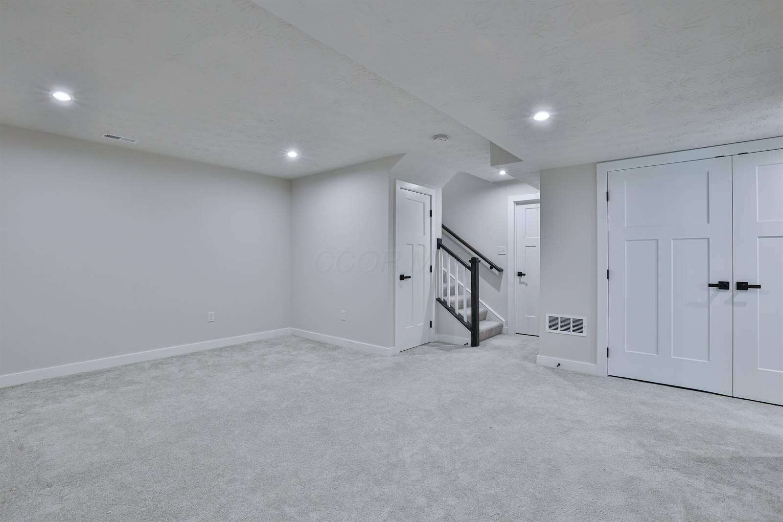 437 Sydney Drive, Tipp City, Ohio image 32