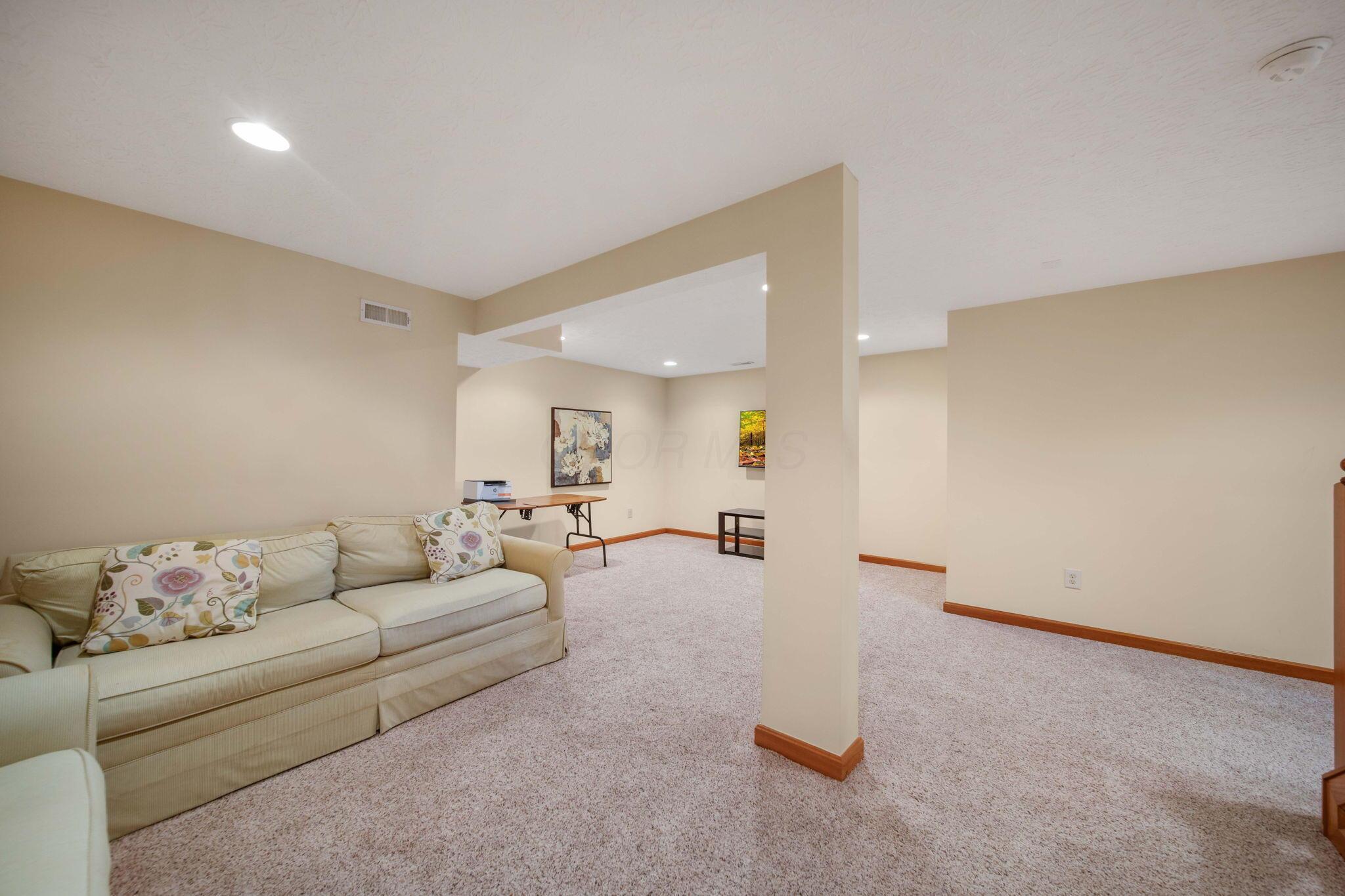6121 Temple Ridge Drive, Hilliard, Ohio image 43
