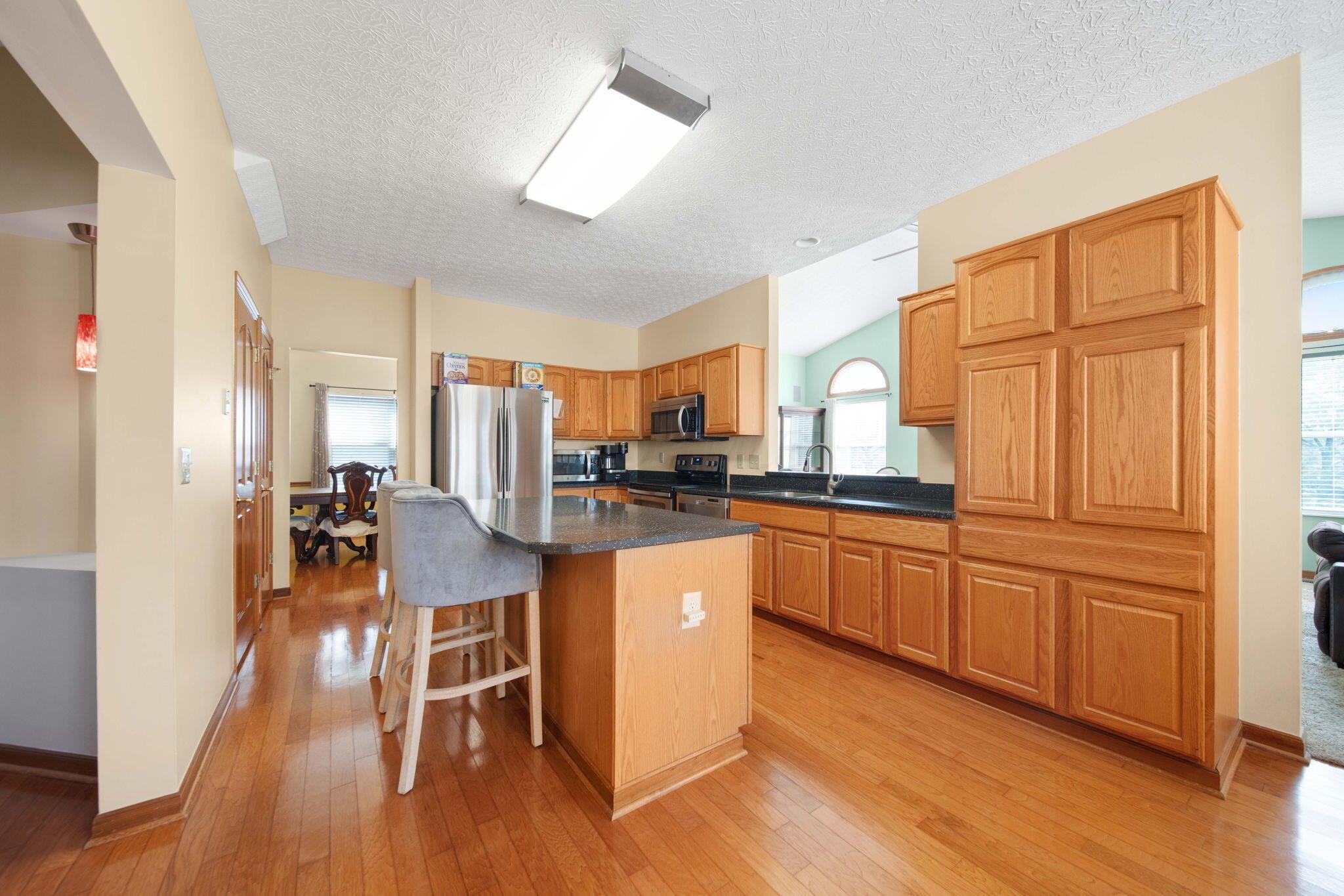6121 Temple Ridge Drive, Hilliard, Ohio image 10