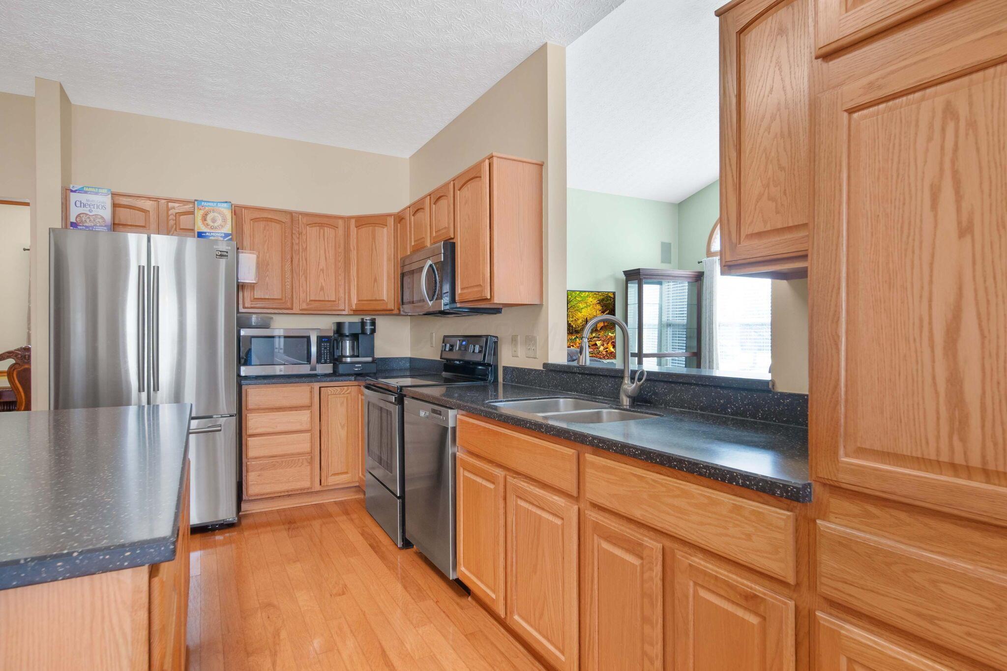 6121 Temple Ridge Drive, Hilliard, Ohio image 12