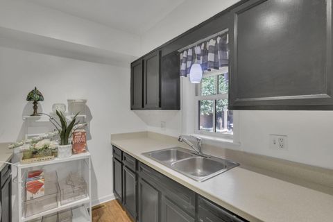 Tiny photo for 249 E Kossuth Street C #C, Columbus, OH 43206 (MLS # 226026633)