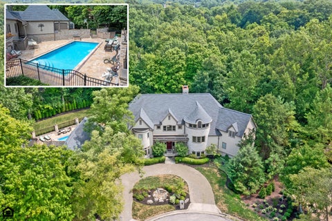 Photo of 5000 Slate Run Woods Court, Upper Arlington, OH 43220 (MLS # 224029209)