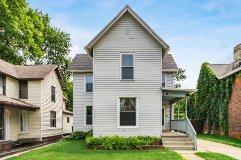 Photo of 112 Dewey Avenue, Newark, OH 43055 (MLS # 226022699)