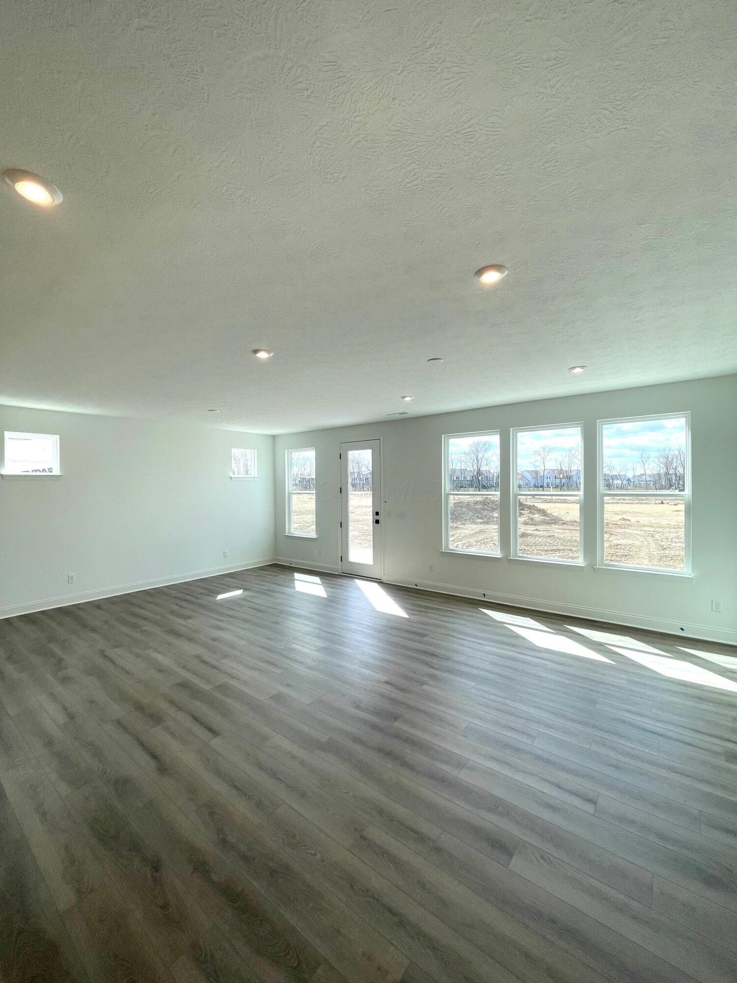 960 Oldcastle Road, Lewis Center, Ohio image 2