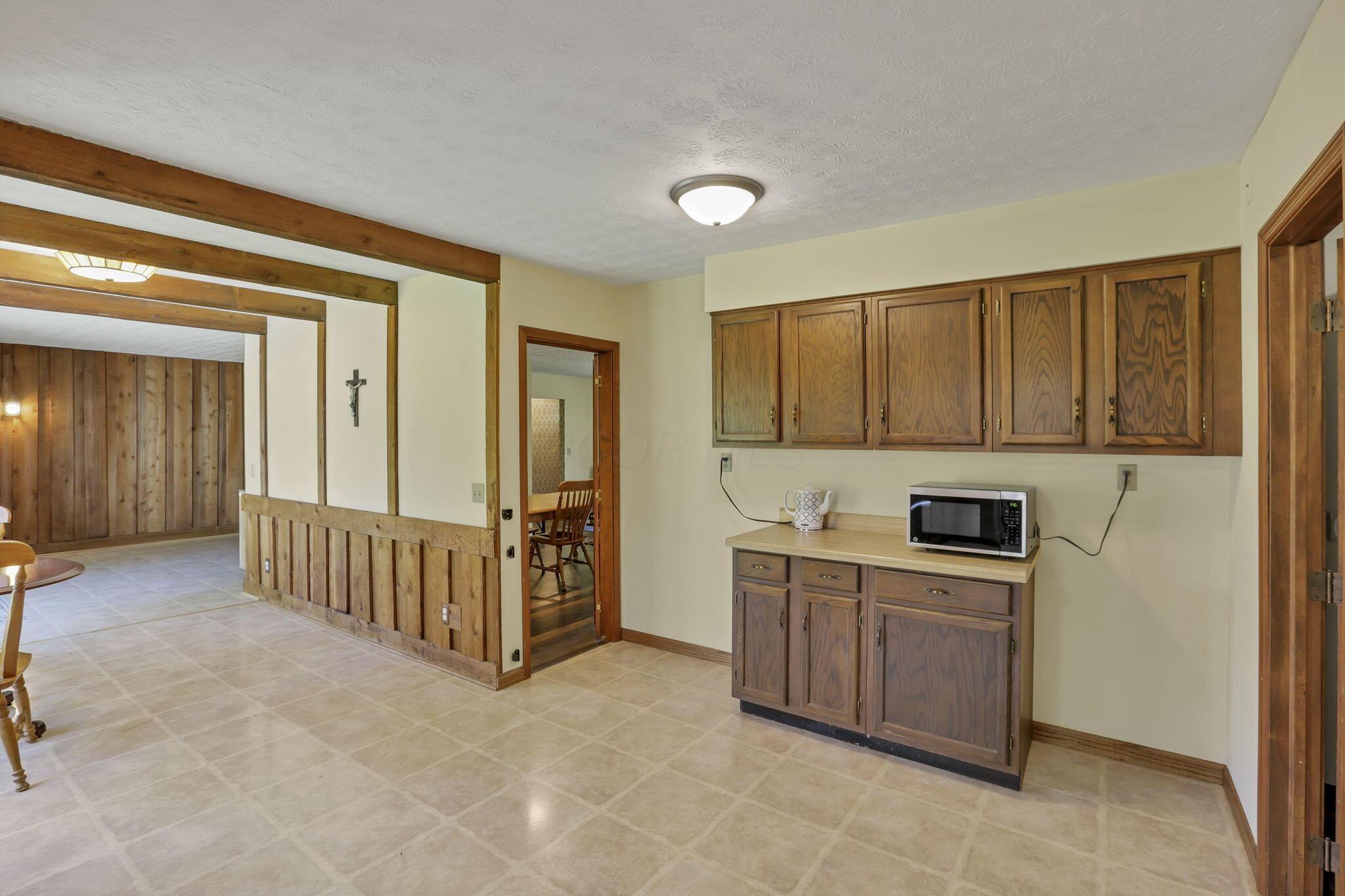 11686 Julie Drive, Baltimore, Ohio image 13