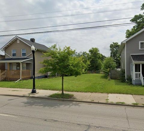 Photo of 2126 Cleveland Avenue, Columbus, OH 43211 (MLS # 226001590)