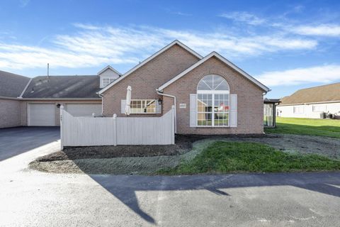 Photo of 4997 Meadow Run Drive, Hilliard, OH 43026 (MLS # 225041272)