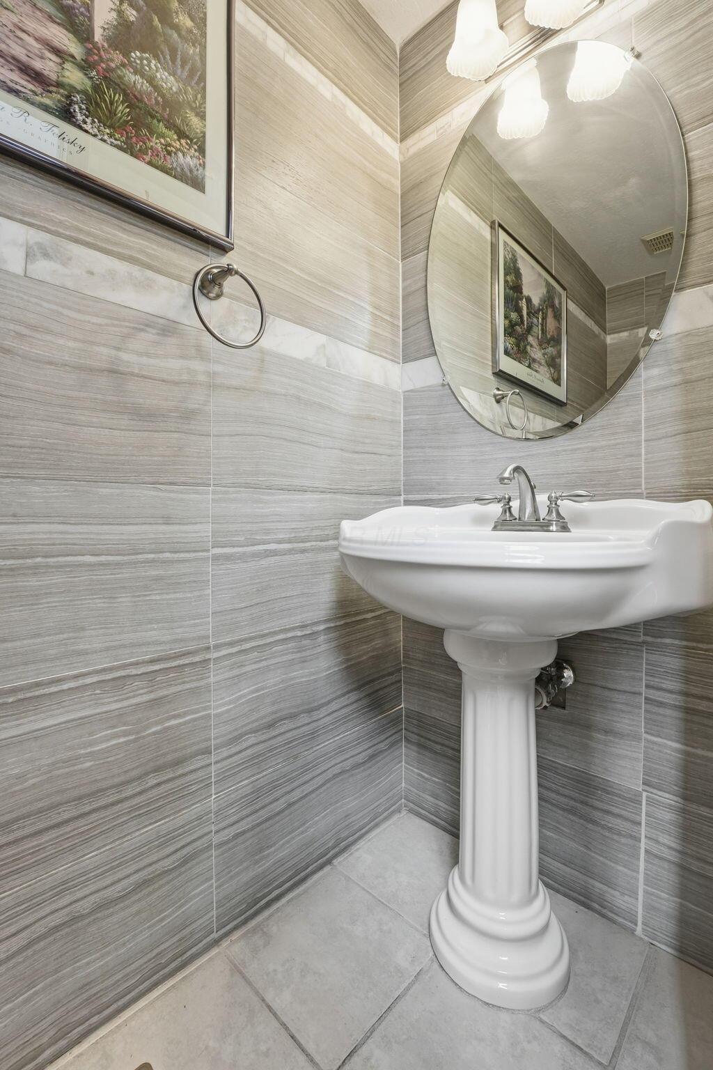 5660 Newington Drive