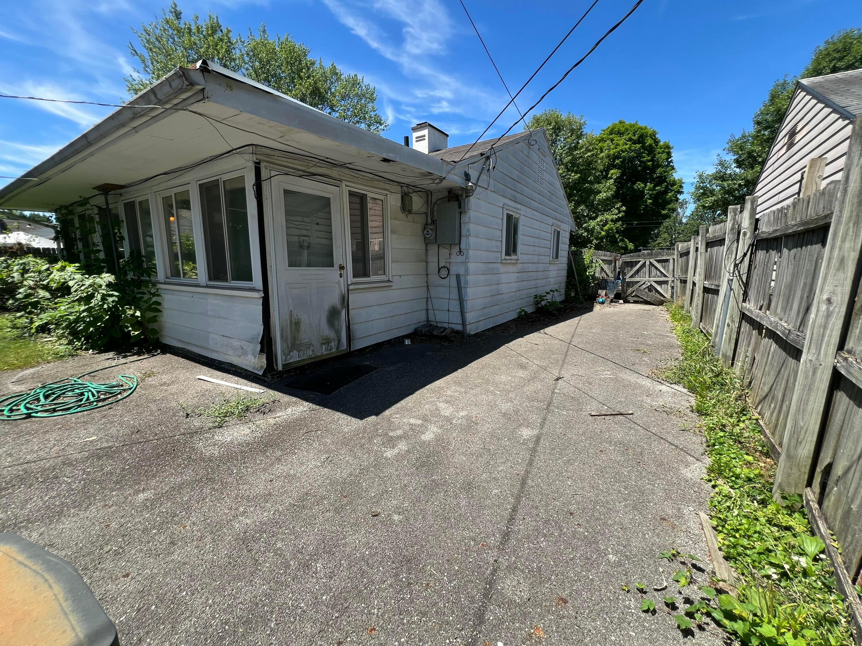 1054 S Hampton Road, Columbus, Ohio image 2