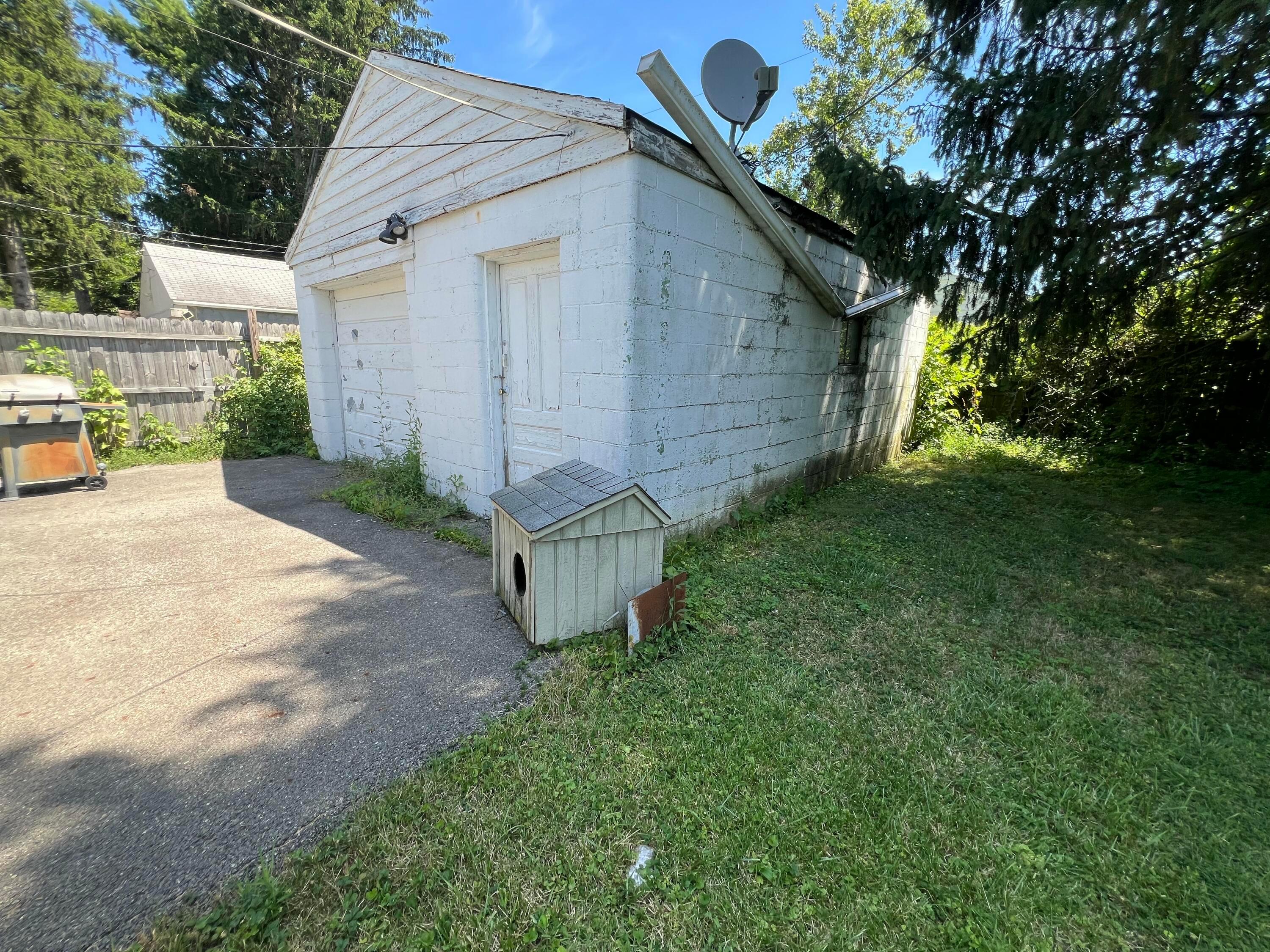 1054 S Hampton Road, Columbus, Ohio image 3