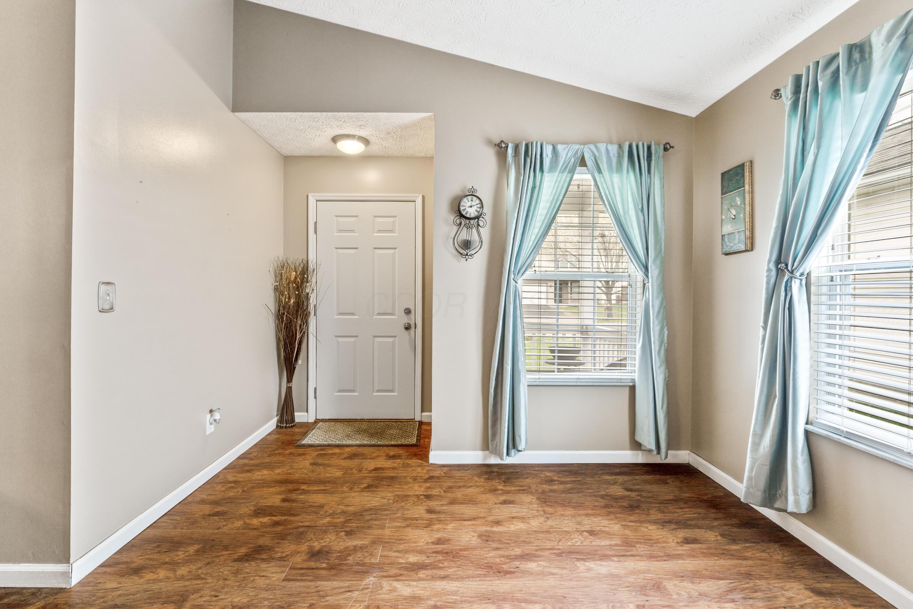 3962 Genteel Drive, Grove City, Ohio image 6
