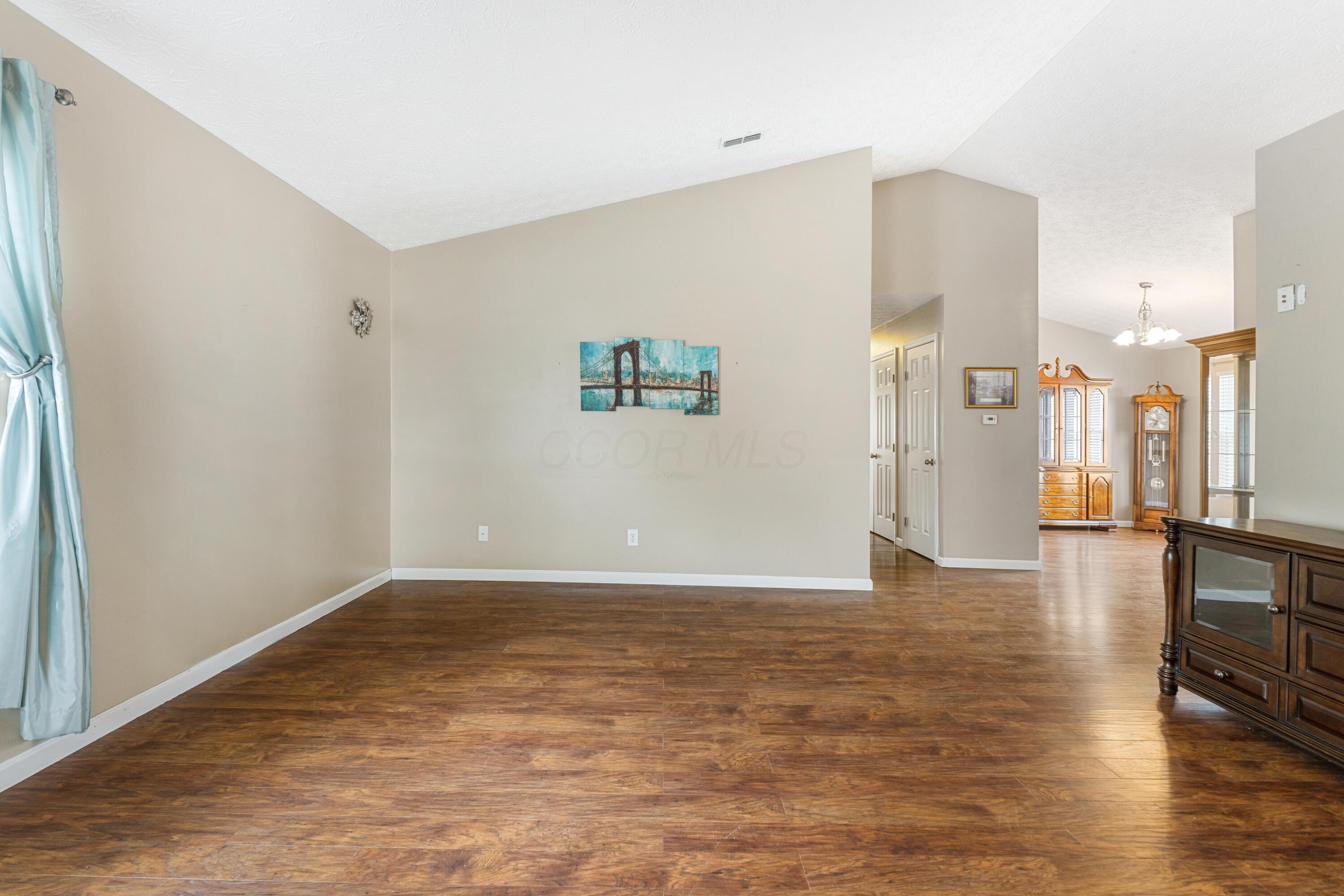 3962 Genteel Drive, Grove City, Ohio image 8