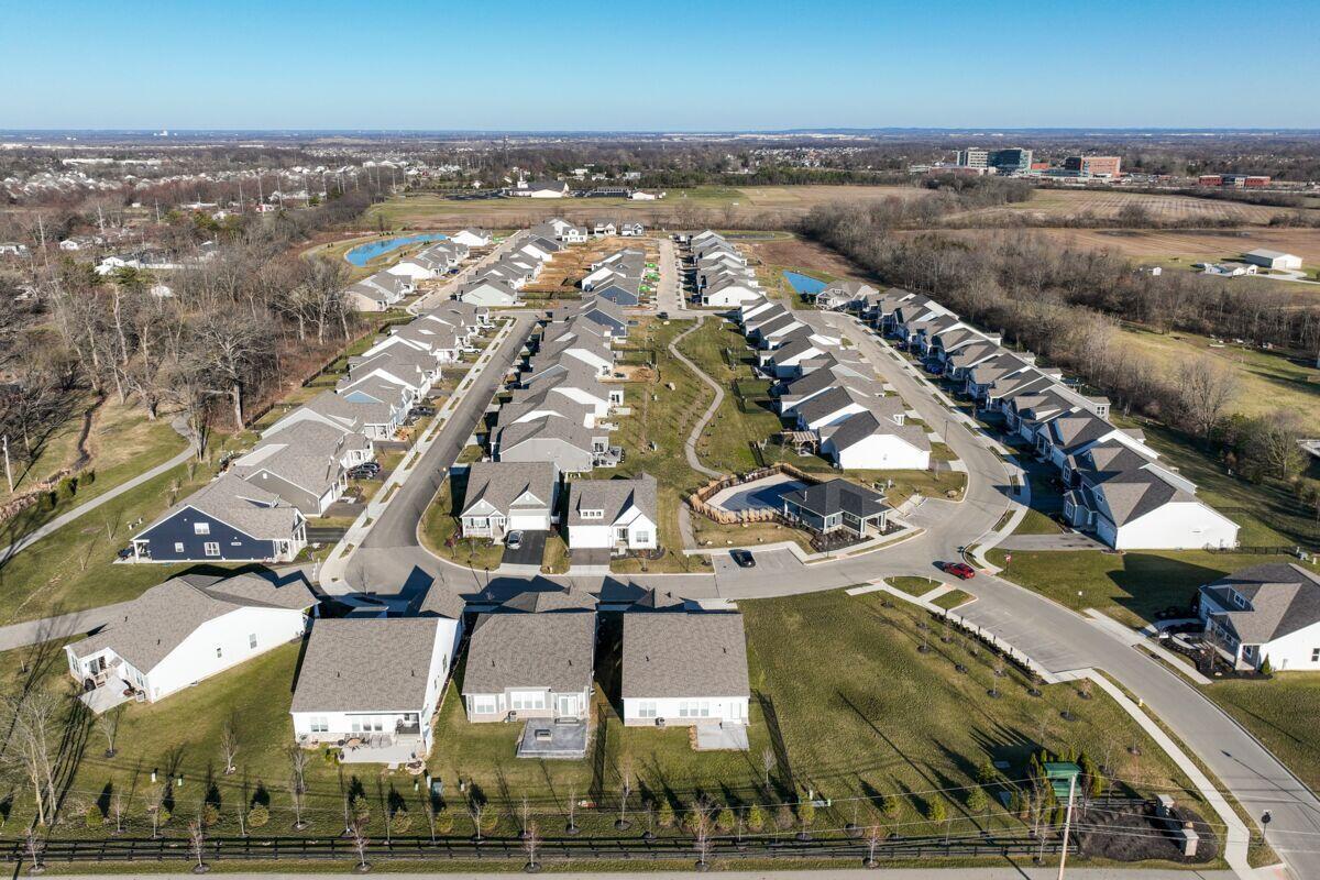 2989 Darby Downs Road, Grove City, Ohio image 16