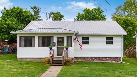 Photo of 431 Swigart Street, New Lexington, OH 43764 (MLS # 226018315)