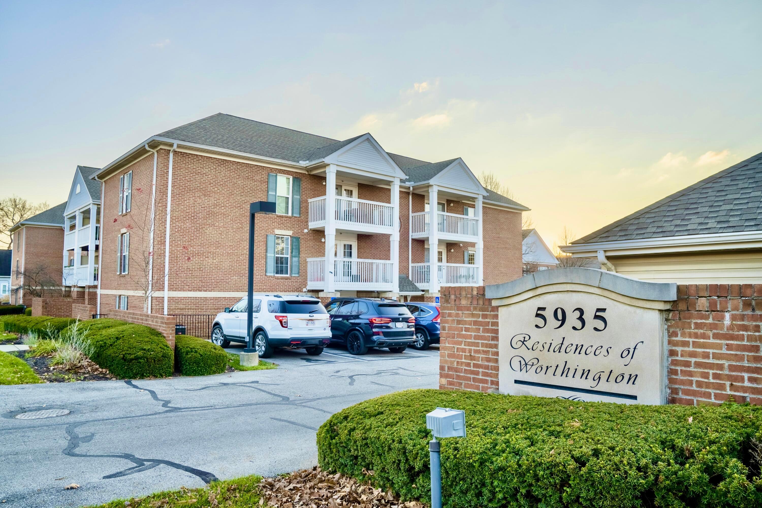 5935 N High Street 122