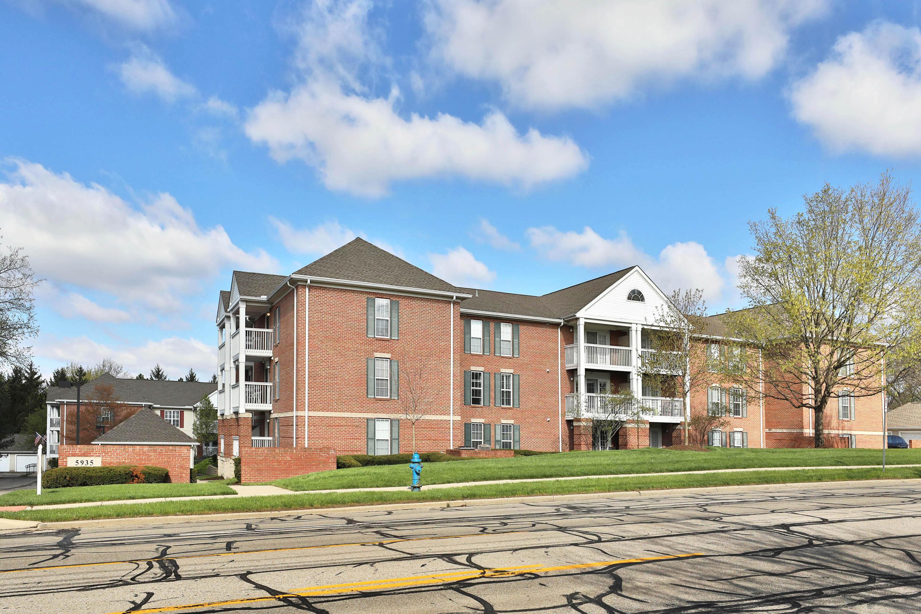 5935 N High Street 122