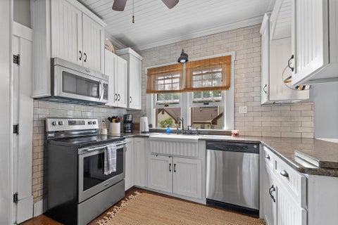 Tiny photo for 21 Elmwood Place, Westerville, OH 43081 (MLS # 226027668)