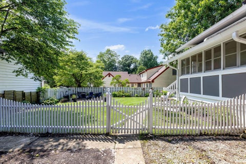 Tiny photo for 21 Elmwood Place, Westerville, OH 43081 (MLS # 226027668)