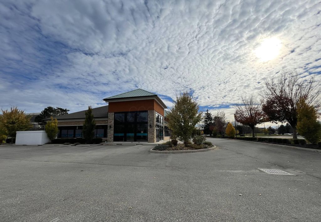 Photo of 572-576 Metro Place N 576 #576, Dublin, OH 43017 (MLS # 226005023)