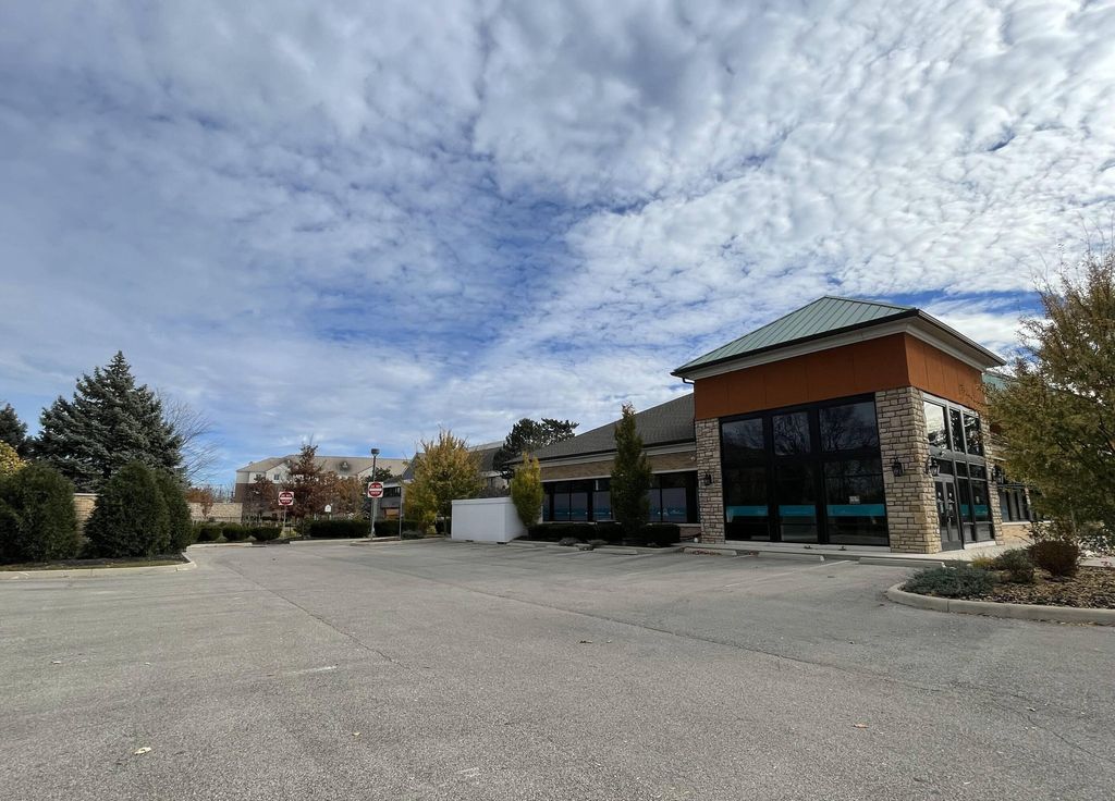 Photo of 572-576 Metro Place N 576 #576, Dublin, OH 43017 (MLS # 226005023)