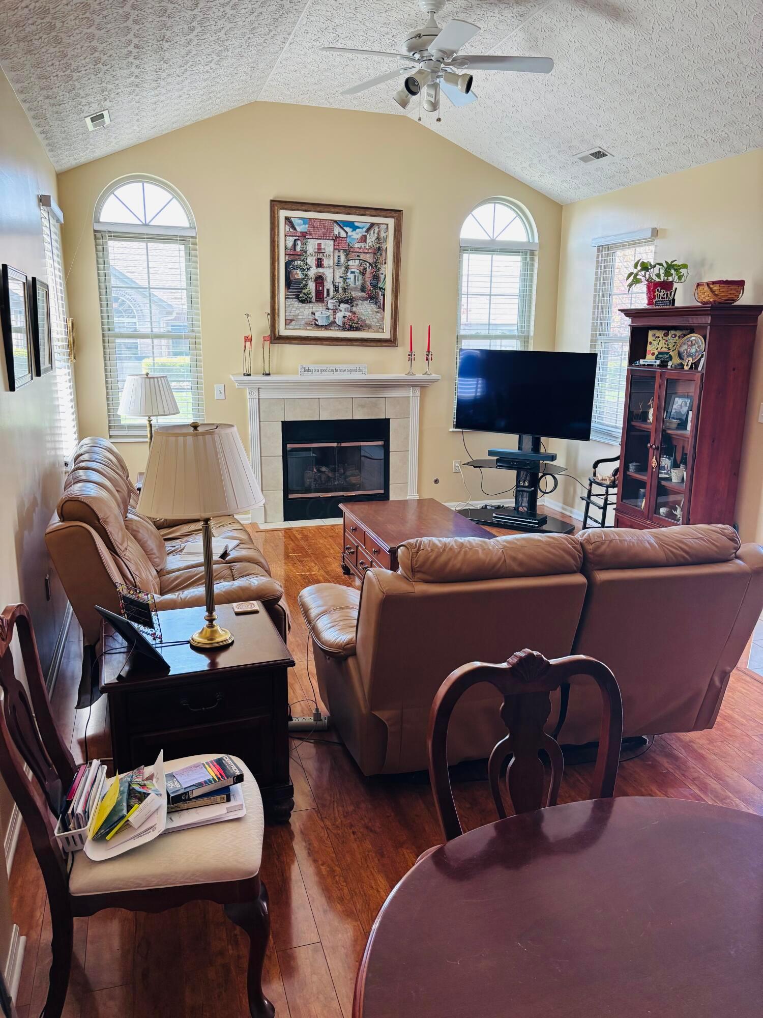 4229 Waterside Place, Grove City, Ohio image 2