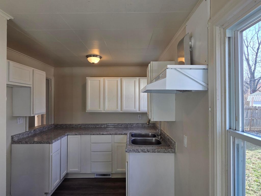 Photo of 2569 Lexington Avenue, Columbus, OH 43211 (MLS # 226018522)