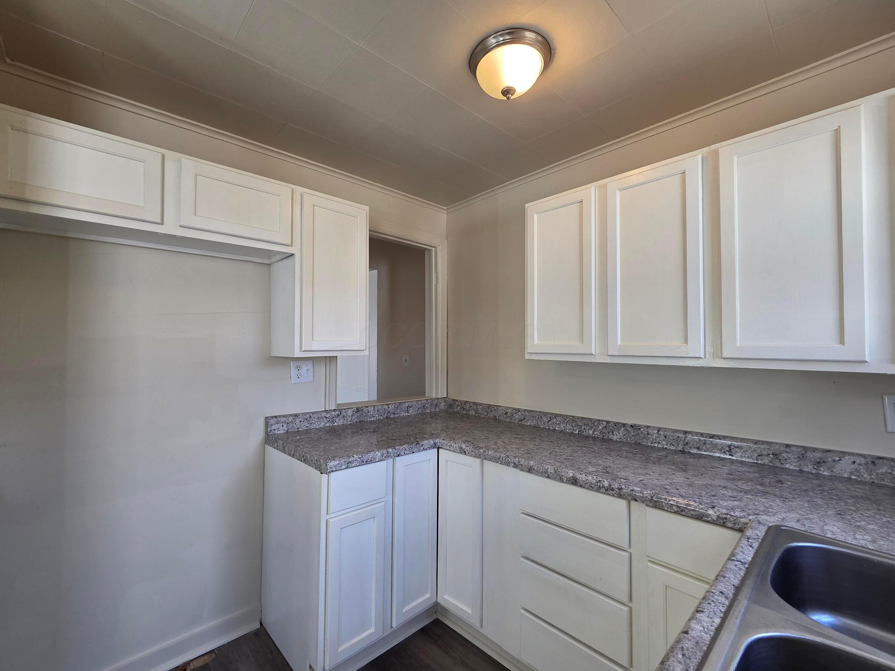 2569 Lexington Avenue