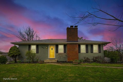 Photo of 2846 Hampton Road S, Columbus, OH 43232 (MLS # 226009834)