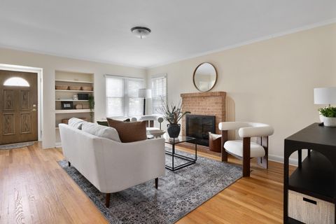 Photo of 131 W Henderson Road, Columbus, OH 43214 (MLS # 224038768)