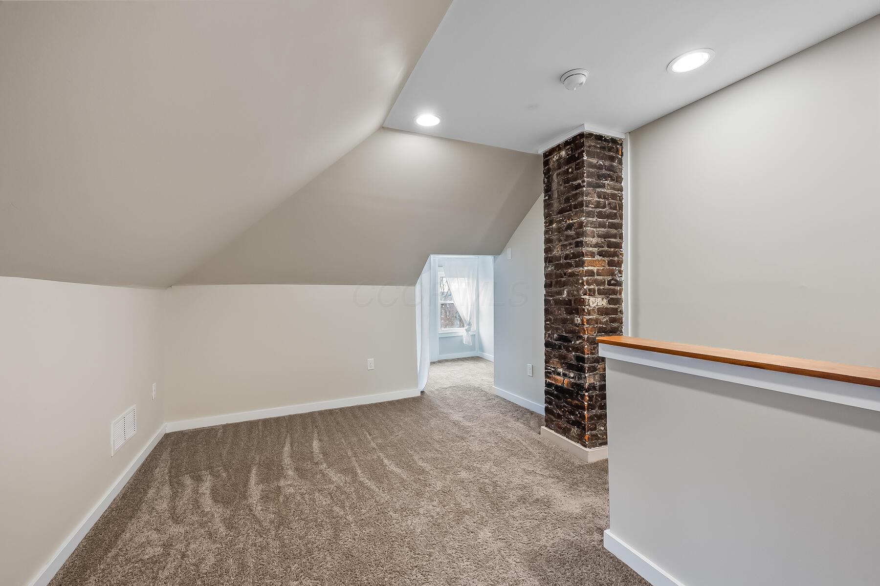174 N Washington Street, Delaware, Ohio image 32