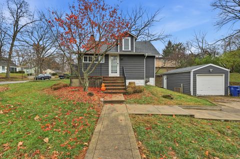 Photo of 557 E Weisheimer Road, Columbus, OH 43214 (MLS # 225043805)